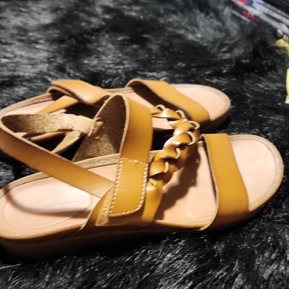 Stylish Tan Sandals with Chain Detail. Baretraps. Size 8.5 . Used .